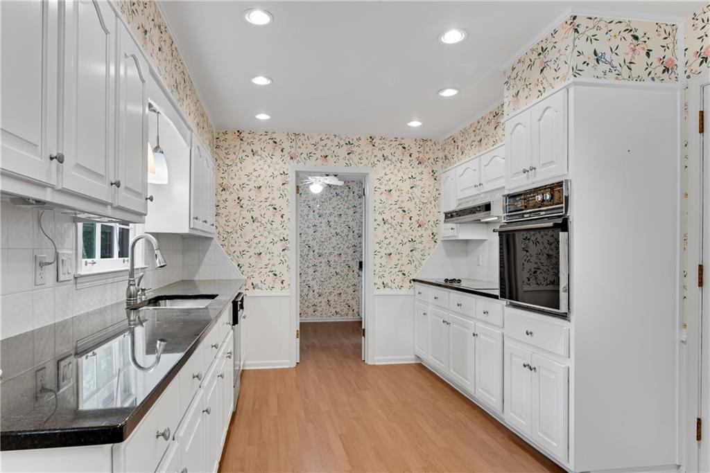 4589 Holliston Road Dunwoody, GA 30360 - Photo 15 of 43