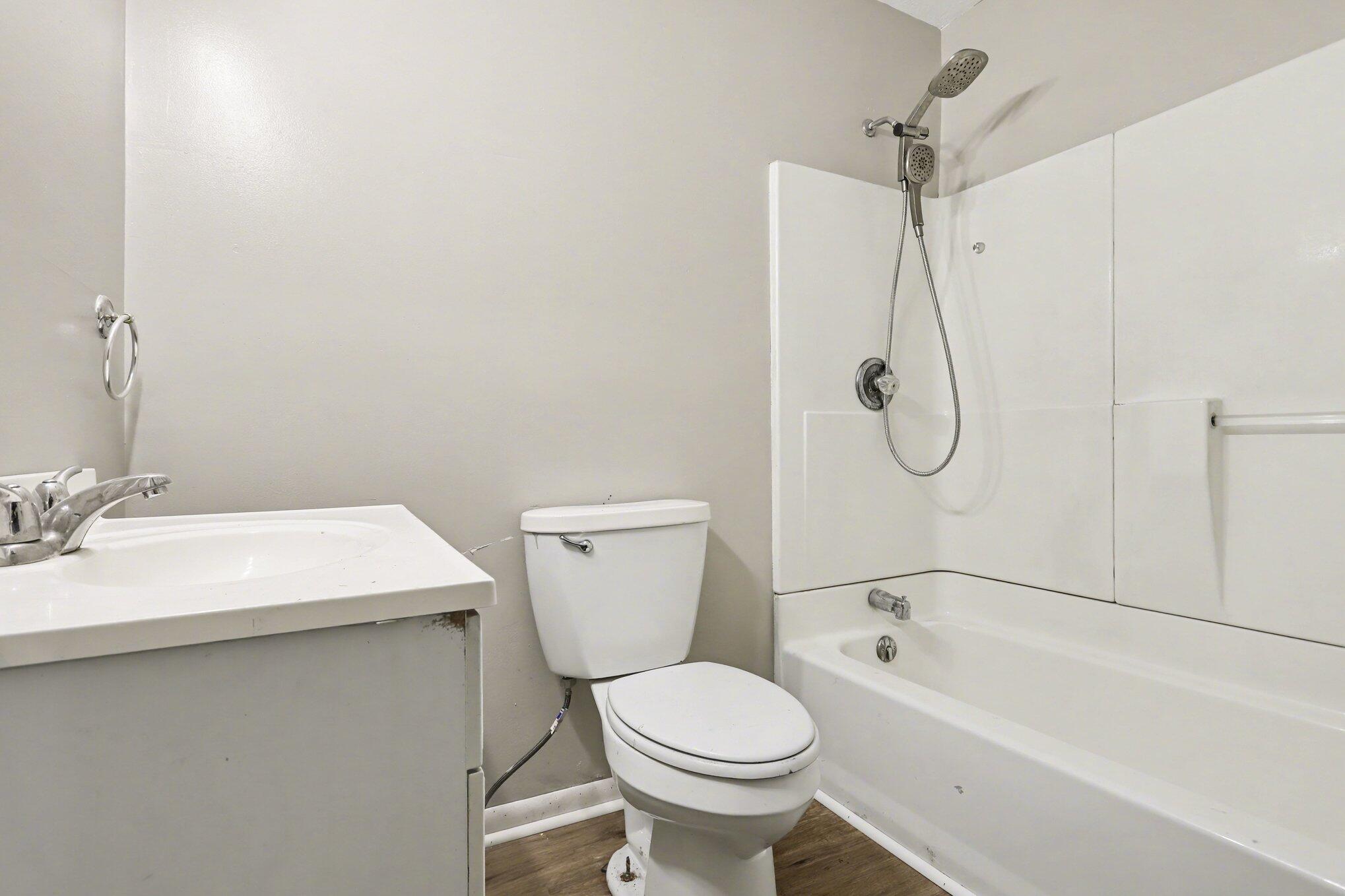 210 West Bennett Street Three Rivers, MI 49093 - Photo 12 of 17 4 bed unit - Full Bath