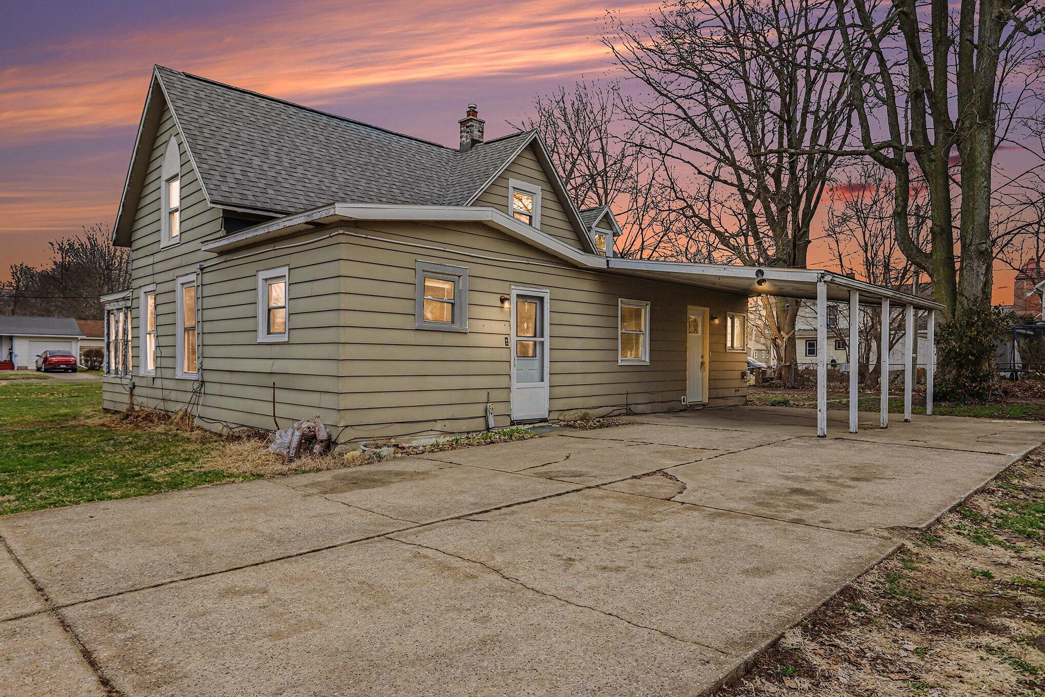 210 West Bennett Street Three Rivers, MI 49093 - Photo 2 of 17 016_file_7175