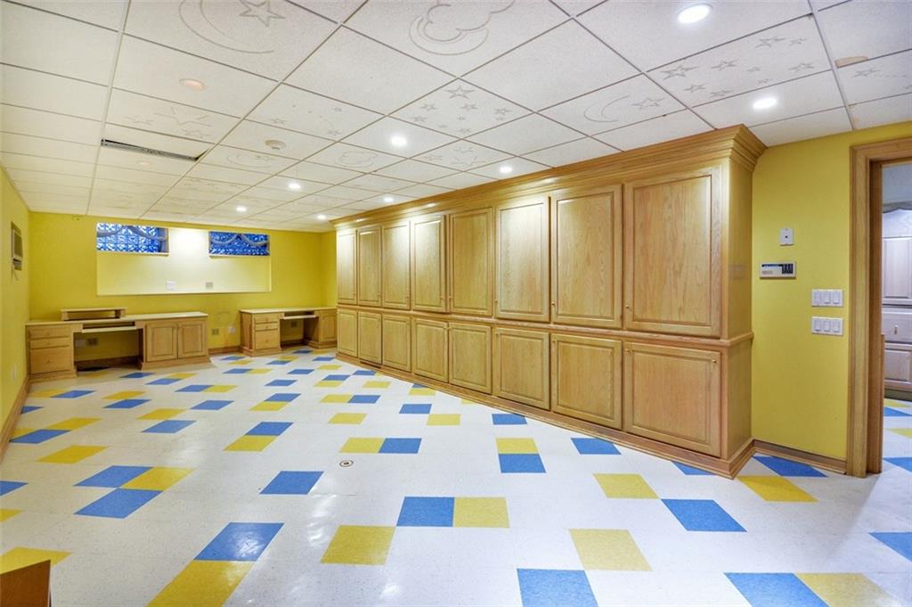 5435 Dunmoyle Street Pittsburgh, PA 15232 - Photo 21 of 25