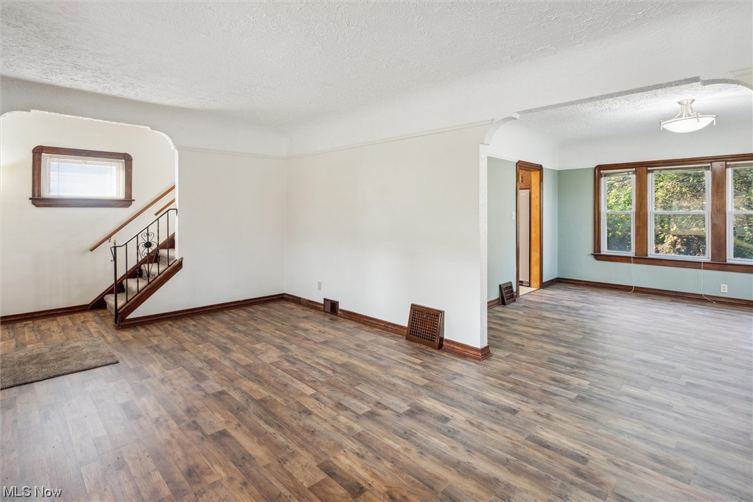 18618 Neff Road Cleveland, OH 44119 - Photo 9 of 35 Gallery Image 9