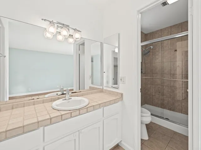 $4,150 | 2639 Pirineos Way, Unit 231, Carlsbad, CA 92009