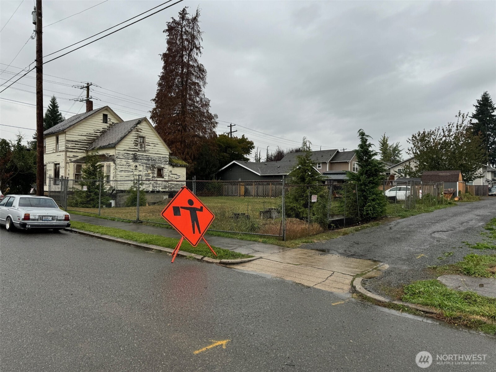 401 Pine Avenue Snohomish, WA 98290 - Photo 4 of 5 a view of street