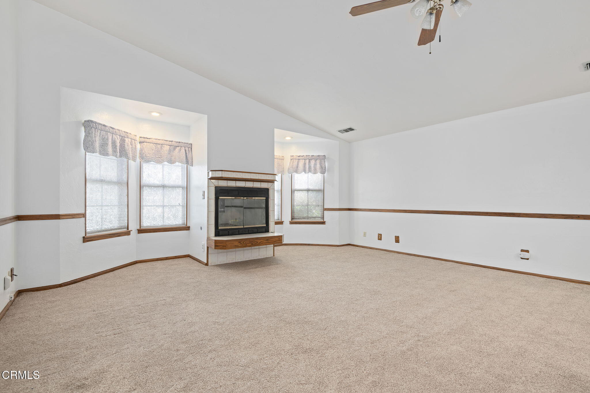 342 Colgate Street Santa Paula, CA 93060 - Photo 2 of 19 01 - Living Room