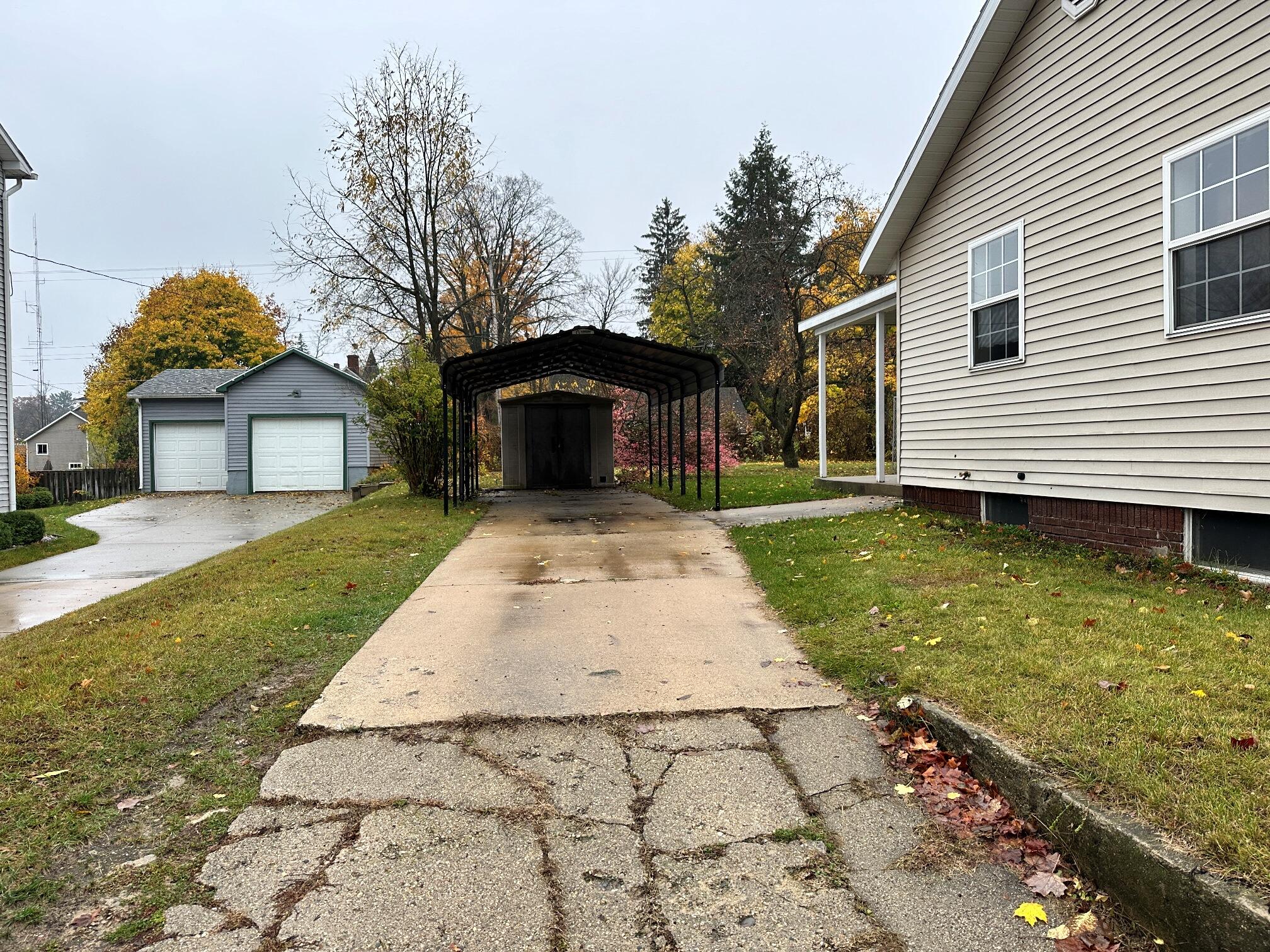 345 West Franklin Avenue Reed City, MI 49677 - Photo 2 of 15 IMG_1240