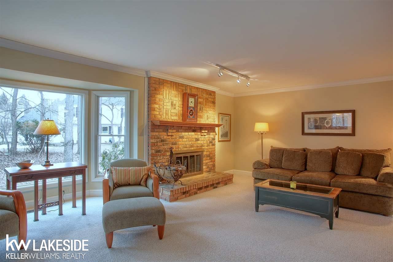 1352 Greenleaf Drive Rochester, MI 48309 - Photo 6 of 31 31338956-5.JPG
