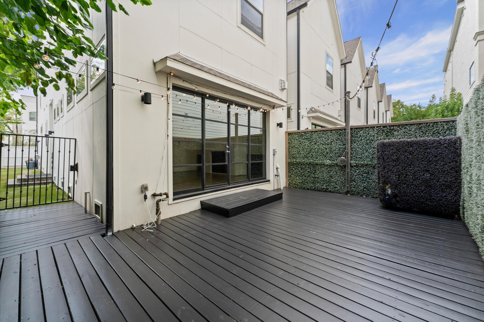 1902 West 25th Street Houston, TX 77008 - Photo 15 of 49 an empty room with wooden floor and windows