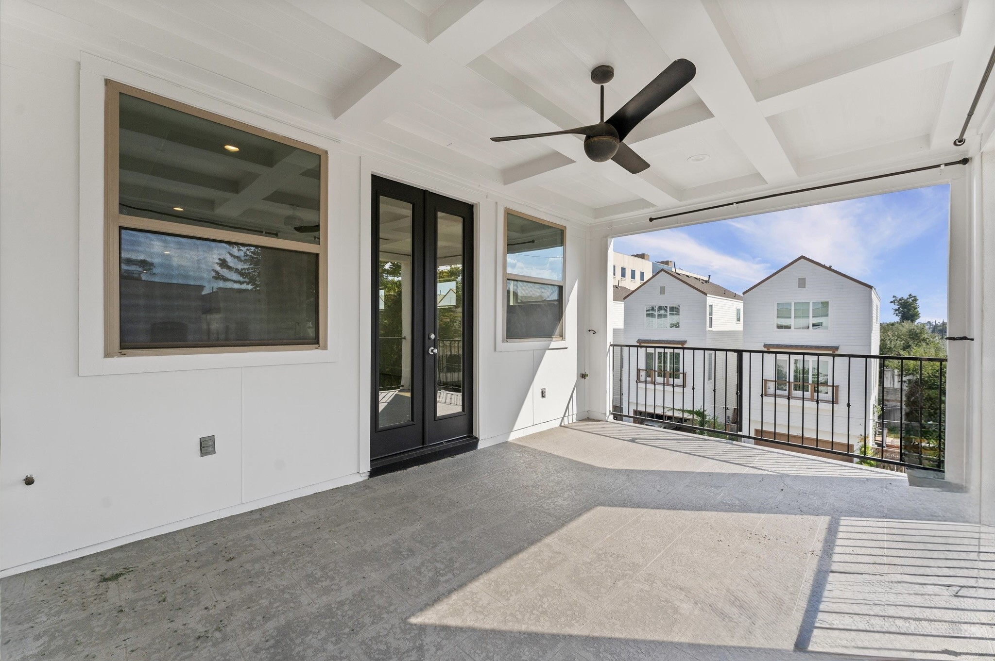 1902 West 25th Street Houston, TX 77008 - Photo 41 of 49 a view of an entryway