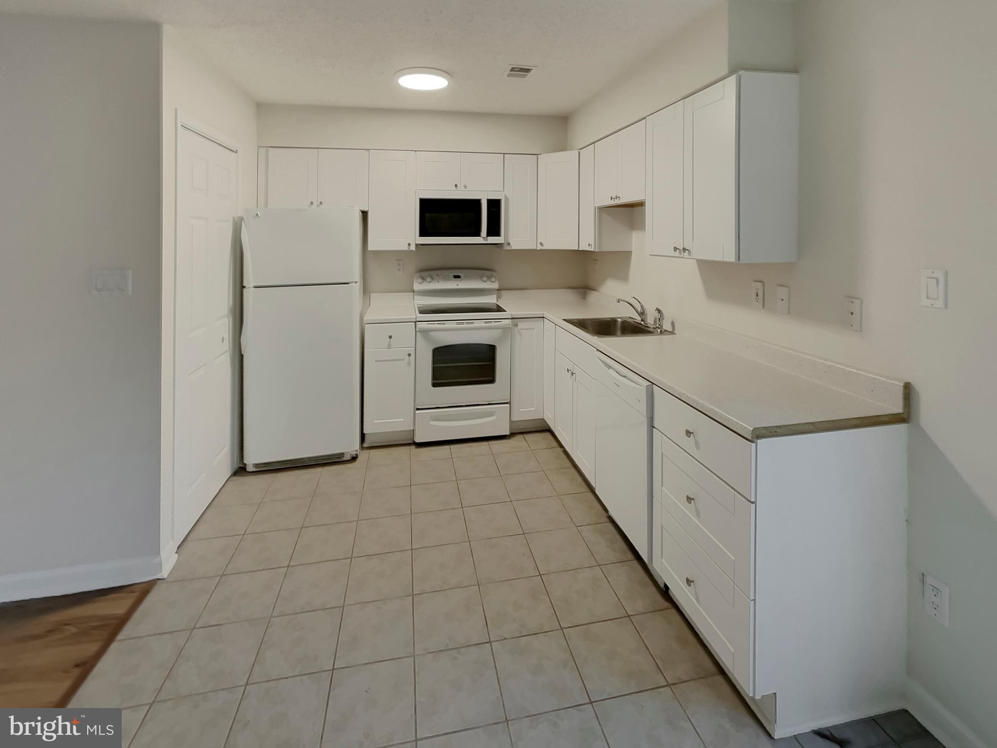 2384 Southgate Square Reston, VA 20191 - Photo 12 of 14