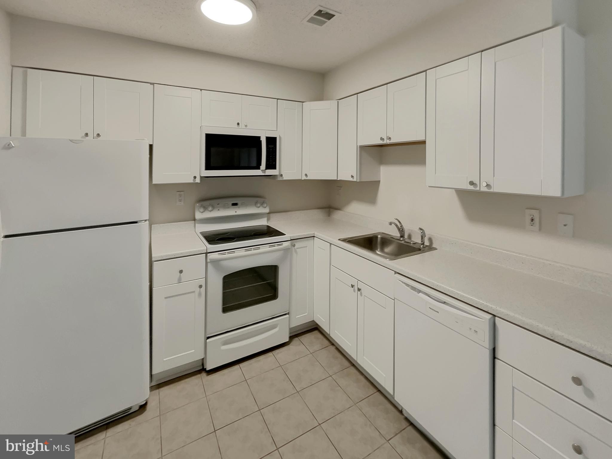 2384 Southgate Square Reston, VA 20191 - Photo 6 of 14
