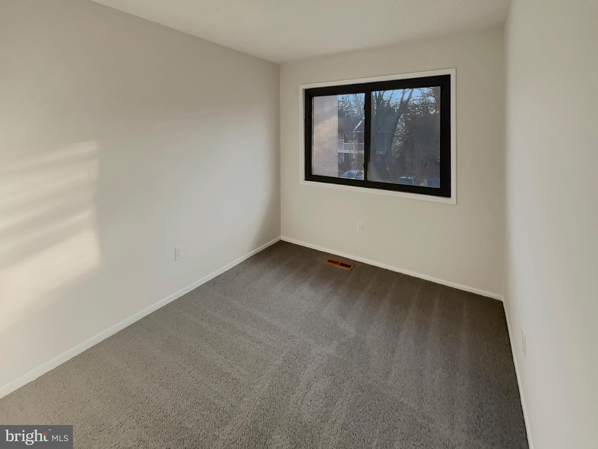 2384 Southgate Square Reston, VA 20191 - Photo 10 of 14