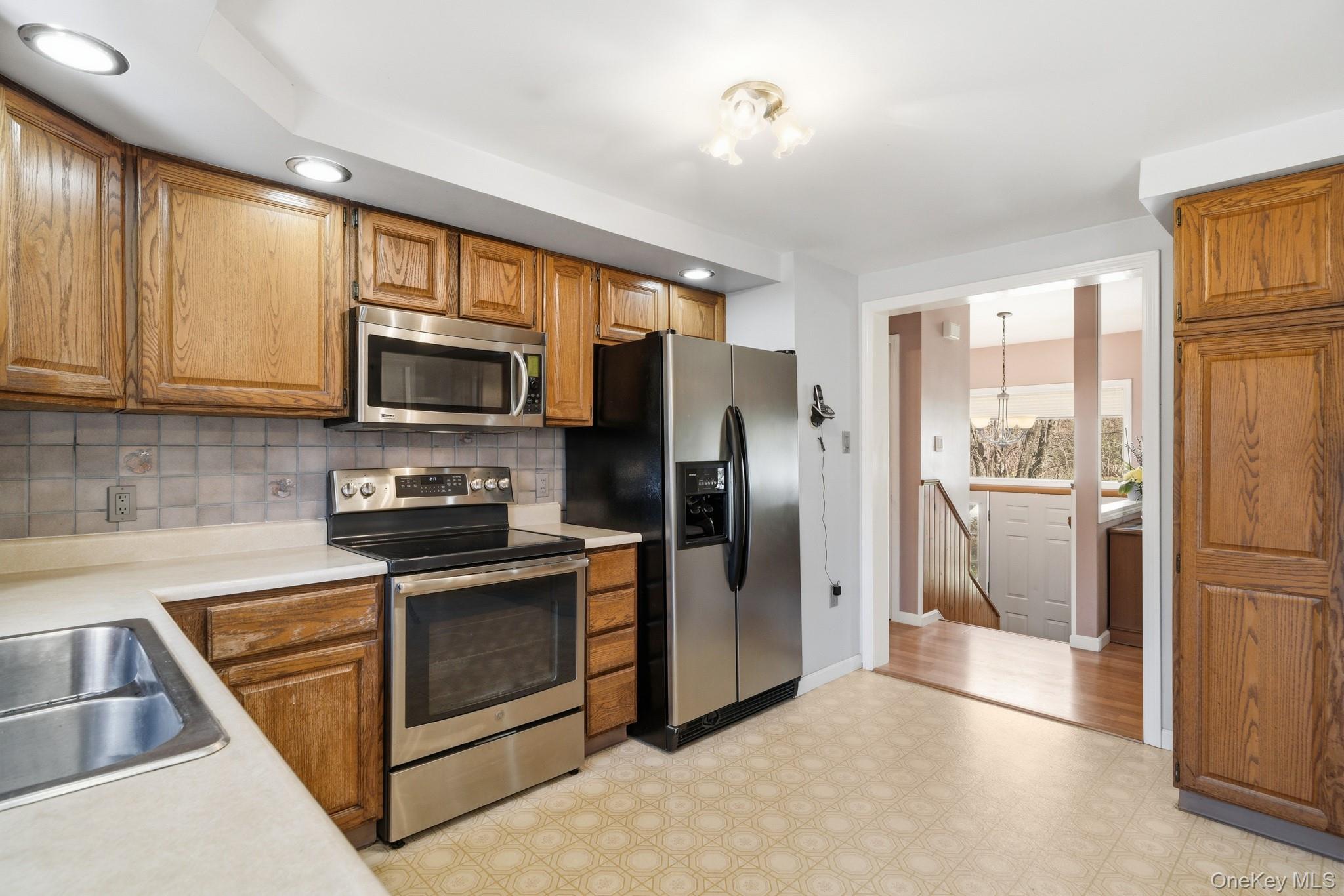 68 Meadow Sweet Road Cortlandt Manor, NY 10567 - Photo 11 of 42