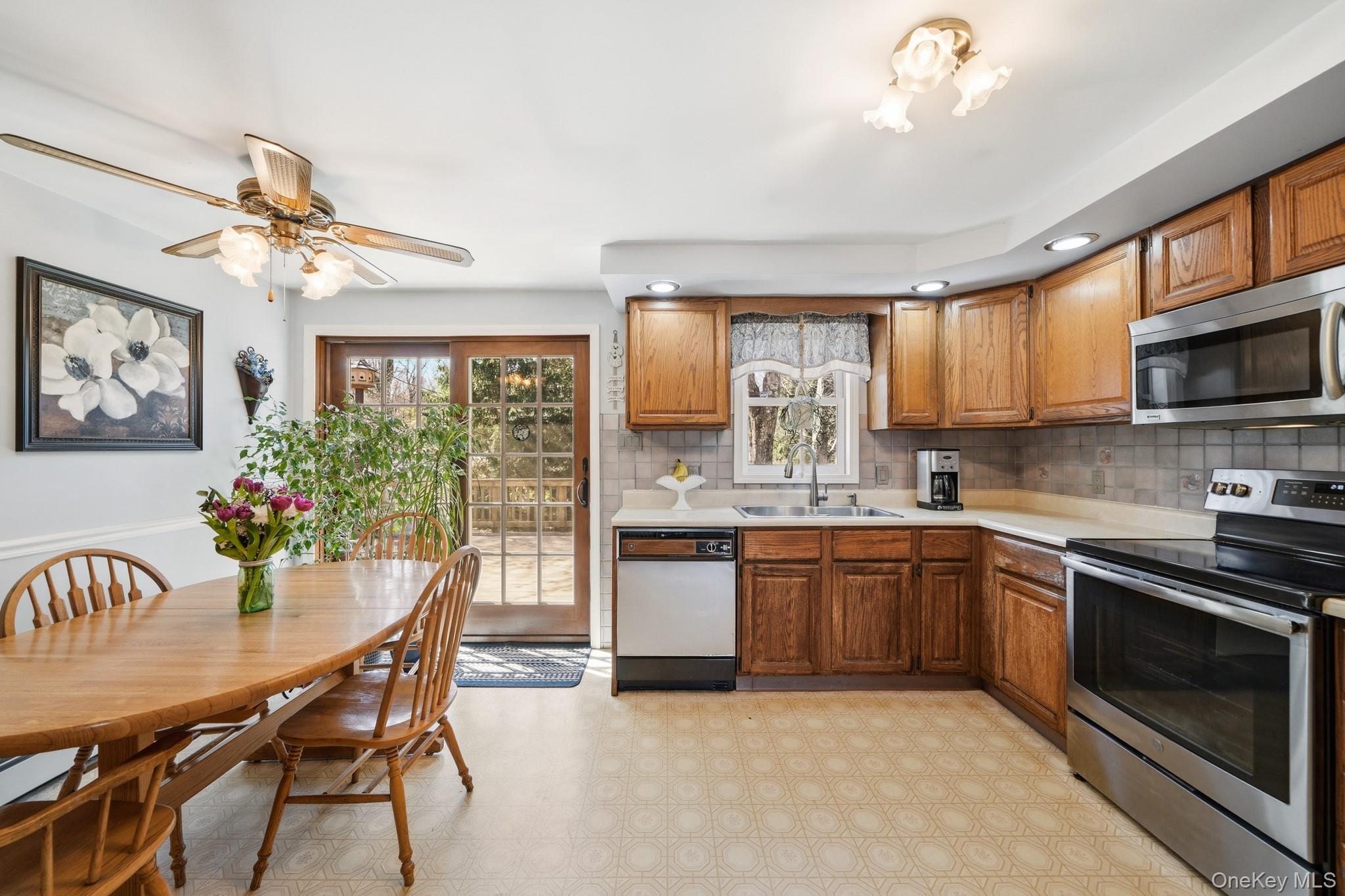68 Meadow Sweet Road Cortlandt Manor, NY 10567 - Photo 12 of 42
