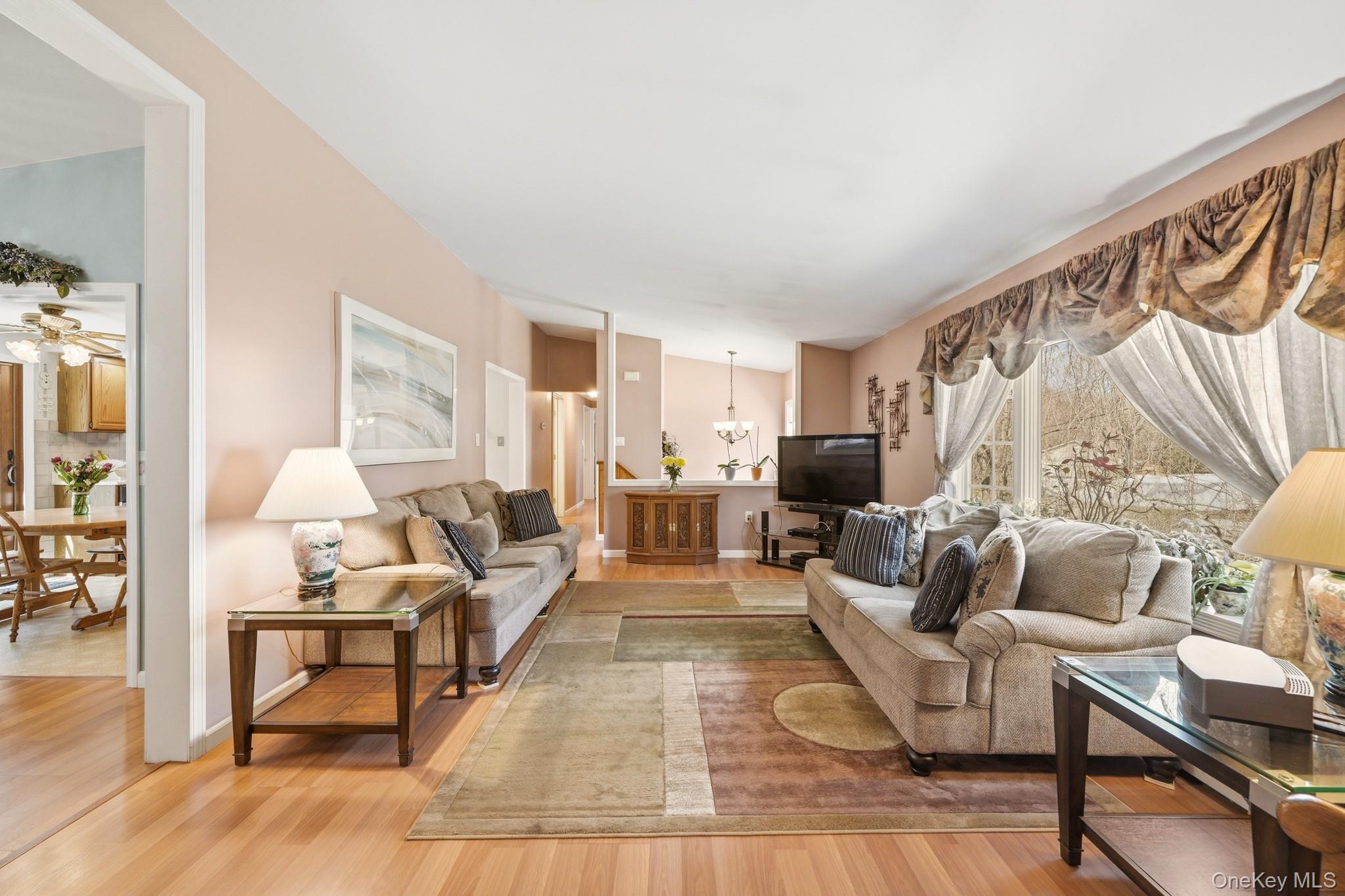 68 Meadow Sweet Road Cortlandt Manor, NY 10567 - Photo 2 of 42