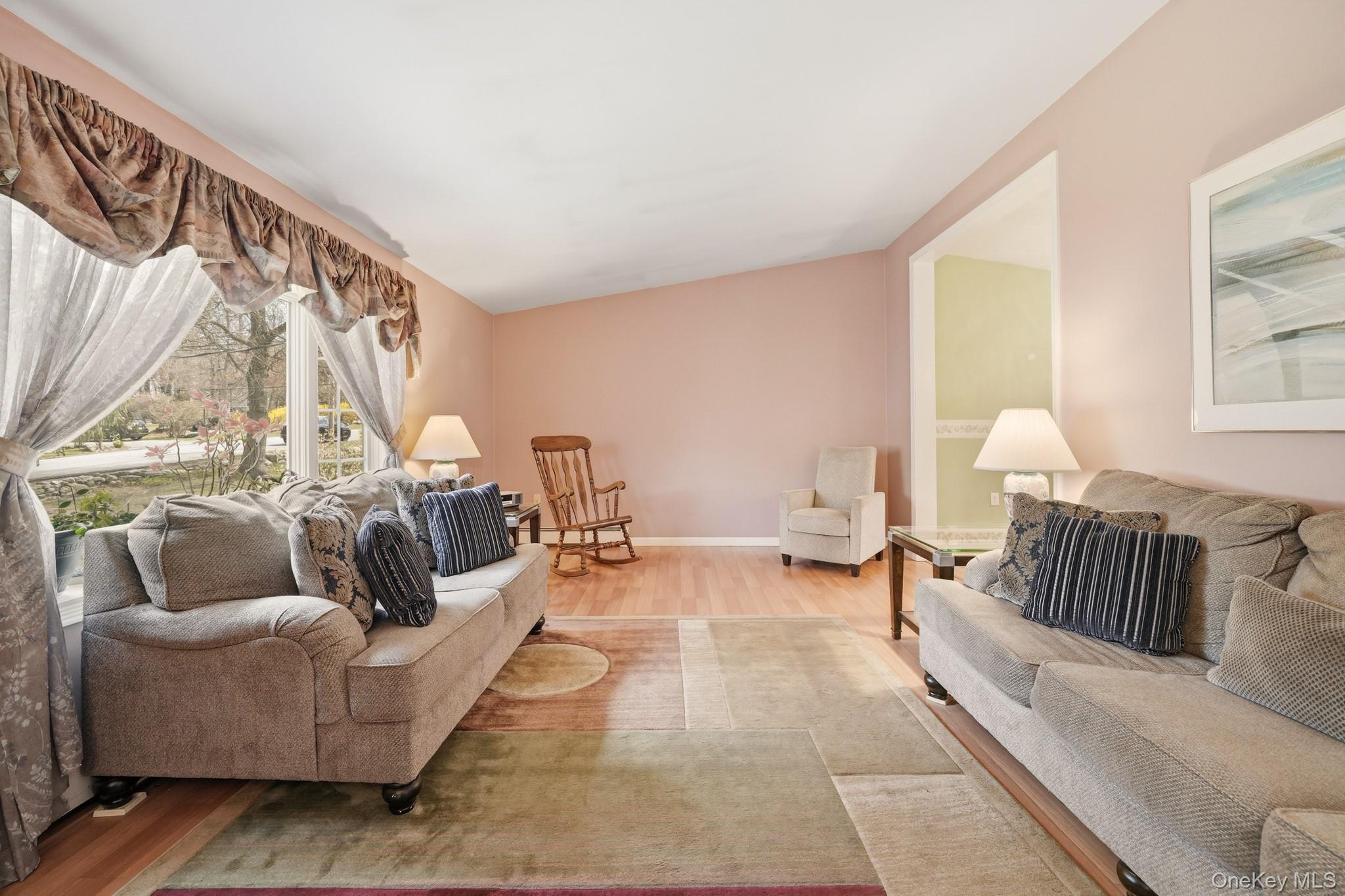 68 Meadow Sweet Road Cortlandt Manor, NY 10567 - Photo 3 of 42