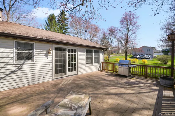 $699,000 | 68 Meadow Sweet Road, Cortlandt Manor, NY 10567