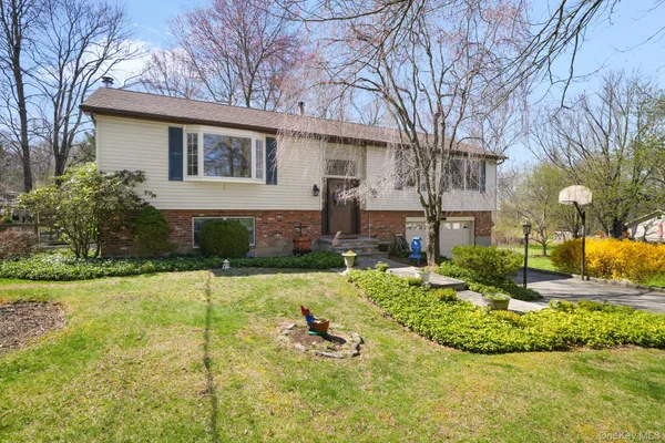 $699,000 | 68 Meadow Sweet Road, Cortlandt Manor, NY 10567