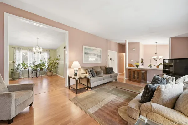 $699,000 | 68 Meadow Sweet Road, Cortlandt Manor, NY 10567