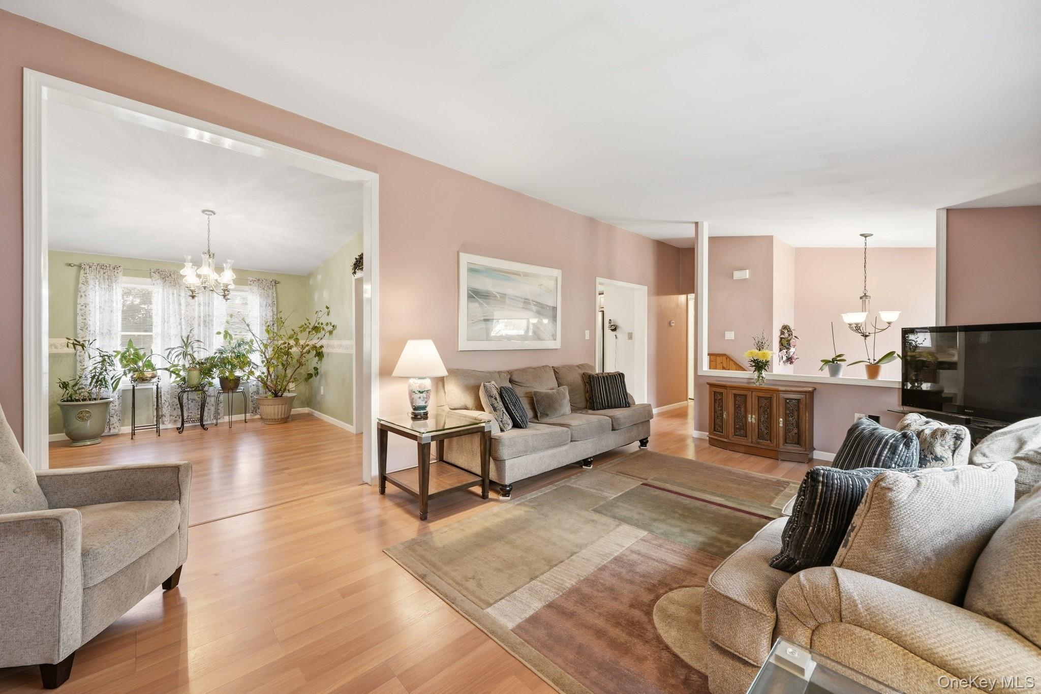 68 Meadow Sweet Road Cortlandt Manor, NY 10567 - Photo 5 of 42