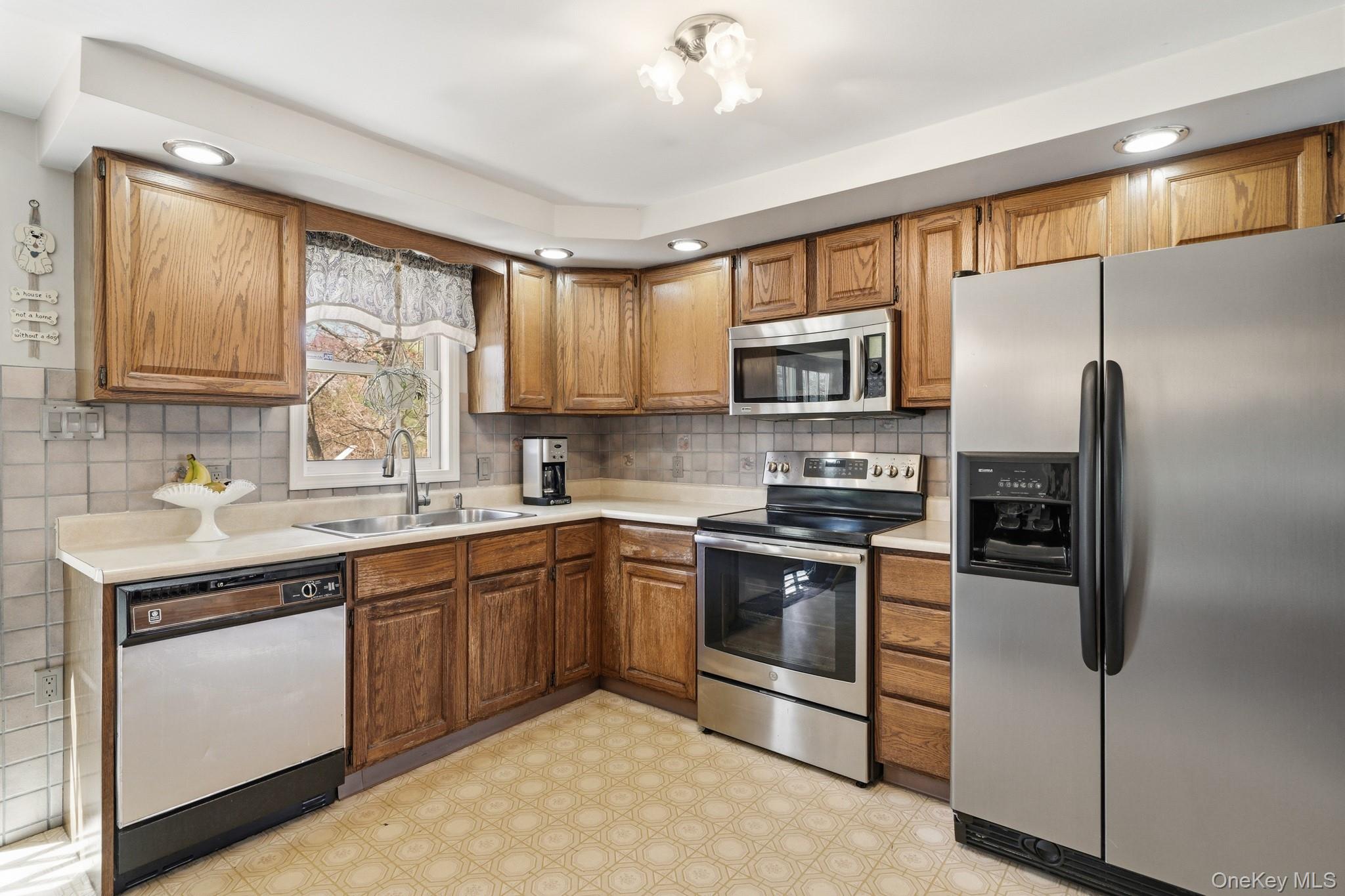 68 Meadow Sweet Road Cortlandt Manor, NY 10567 - Photo 10 of 42