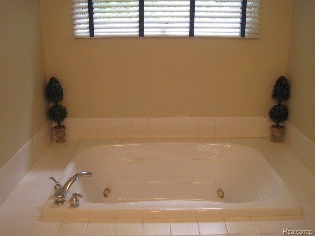 7127 Summit Ridge Brighton, MI 48116 - Photo 10 of 25 10.JPG