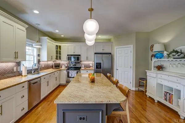 $869,900 | 105 Bethel Park Drive, Lynchburg, VA 24503