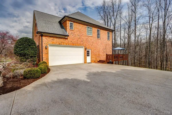 $869,900 | 105 Bethel Park Drive, Lynchburg, VA 24503