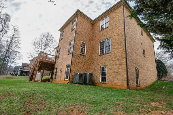 $869,900 | 105 Bethel Park Drive, Lynchburg, VA 24503