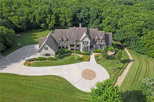$2,995,000 | 4555 West 186th Street, Stilwell, KS 66085