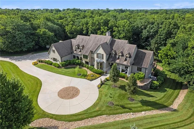 $2,995,000 | 4555 West 186th Street, Stilwell, KS 66085