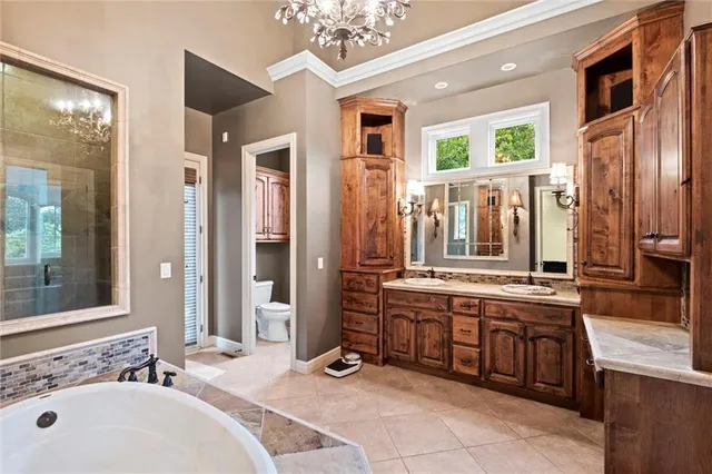 $2,995,000 | 4555 West 186th Street, Stilwell, KS 66085