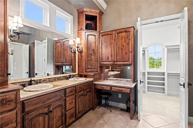 $2,995,000 | 4555 West 186th Street, Stilwell, KS 66085