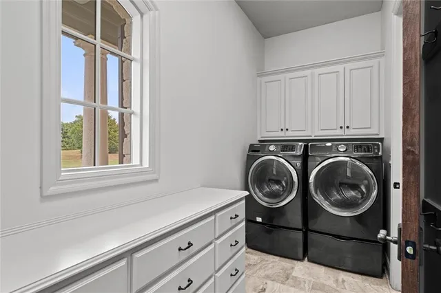 $2,995,000 | 4555 West 186th Street, Stilwell, KS 66085