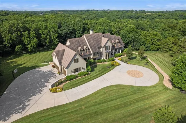 $2,995,000 | 4555 West 186th Street, Stilwell, KS 66085