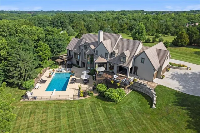 $2,995,000 | 4555 West 186th Street, Stilwell, KS 66085