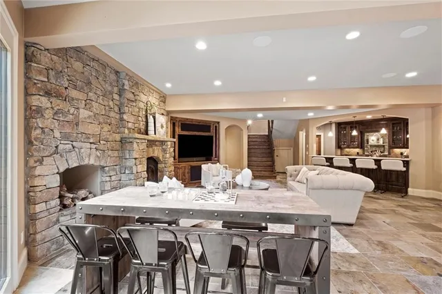 $2,995,000 | 4555 West 186th Street, Stilwell, KS 66085