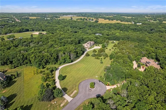 $2,995,000 | 4555 West 186th Street, Stilwell, KS 66085