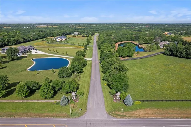 $2,995,000 | 4555 West 186th Street, Stilwell, KS 66085