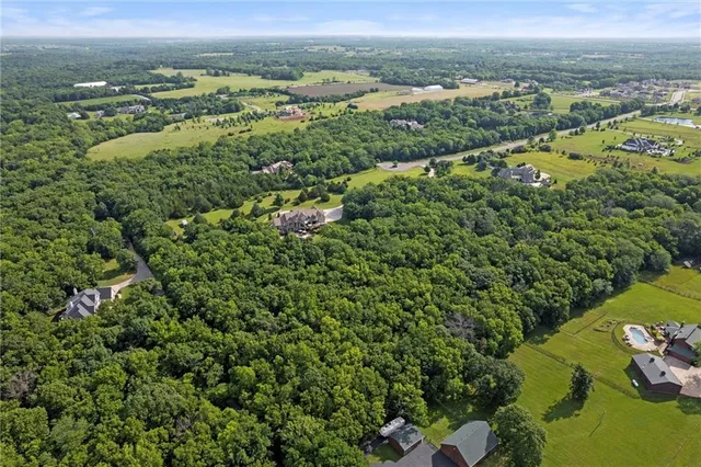 $2,995,000 | 4555 West 186th Street, Stilwell, KS 66085