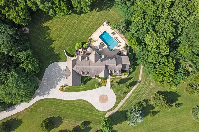 $2,995,000 | 4555 West 186th Street, Stilwell, KS 66085