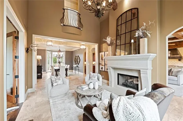 $2,995,000 | 4555 West 186th Street, Stilwell, KS 66085