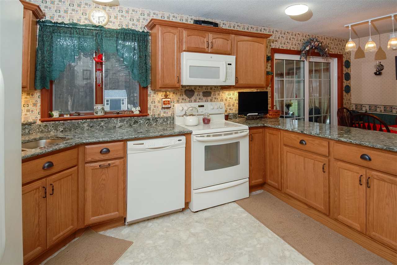 197 Old Dover Road Rochester, NH 03867 - Photo 10 of 36