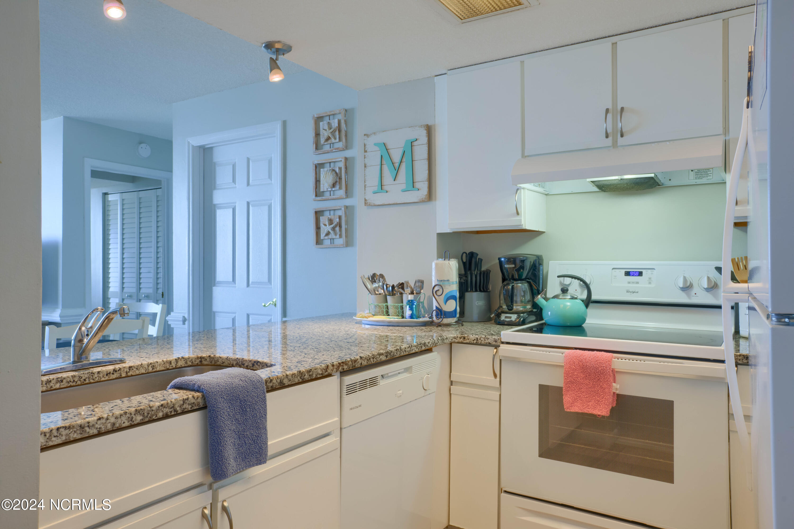 2000 New River Inlet Road, Unit 1305 North Topsail Beach, NC 28460 - Photo 9 of 21 1305 St Regis - Interiors_5