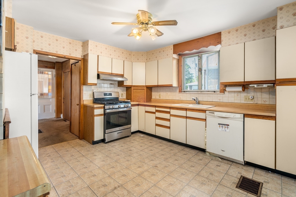 25 Curve Street Newton, MA 02465 - Photo 15 of 40