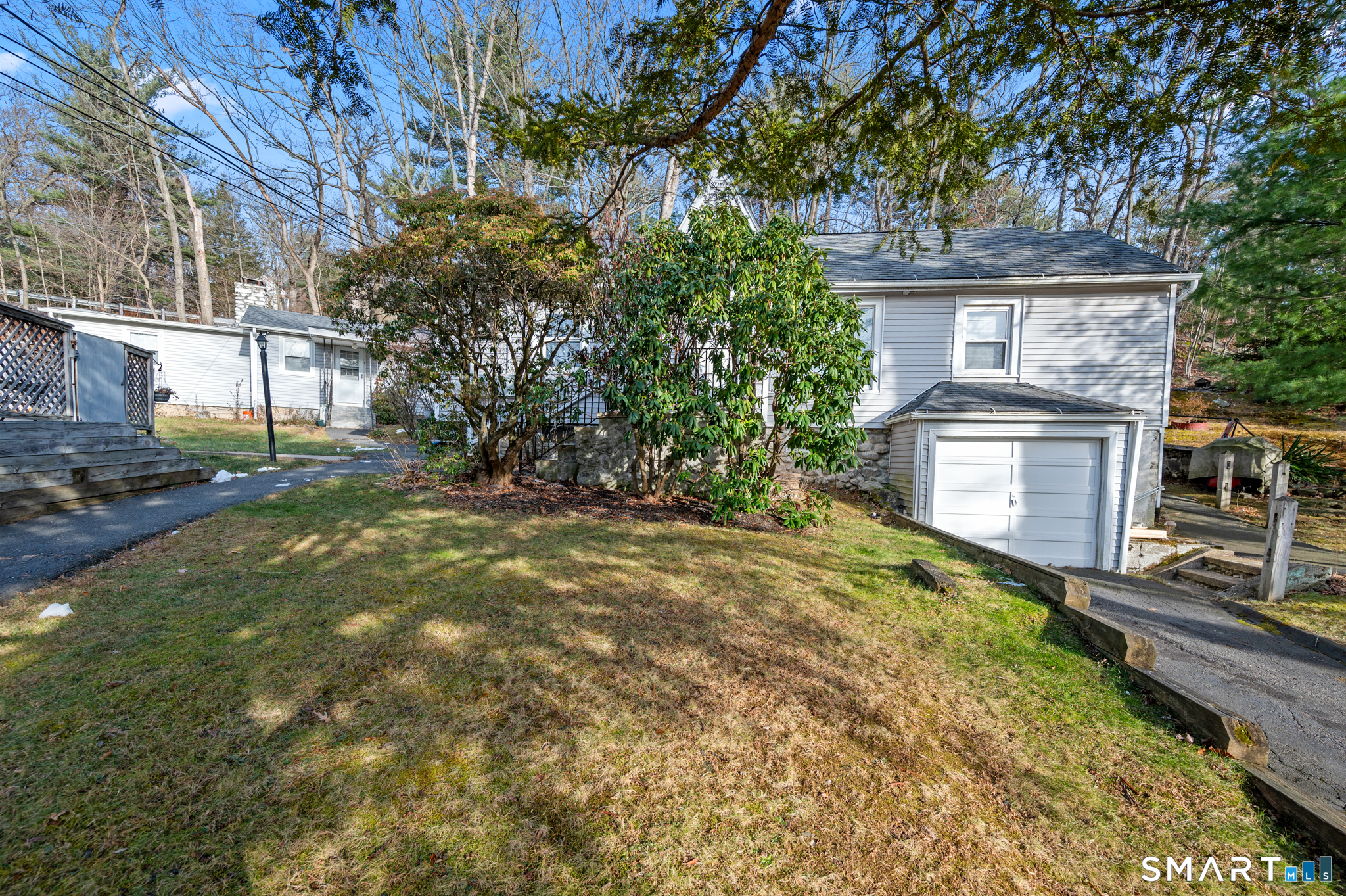 10 Old Waterbury Road Middlebury, CT 06762 - Photo 7 of 12 a front view of a house with a yard