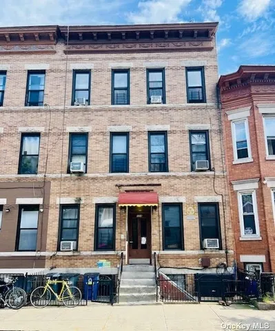 $899,900 | 224 Moffat Street | Bushwick