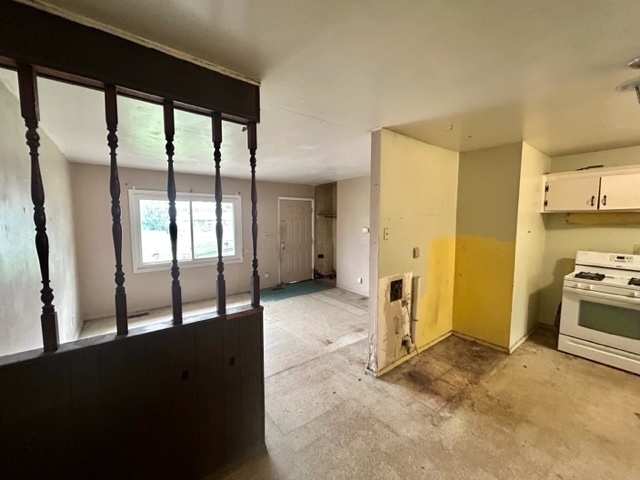 3944 Mitthoeffer Road Indianapolis, IN 46235 - Photo 3 of 10 Gallery Image 3
