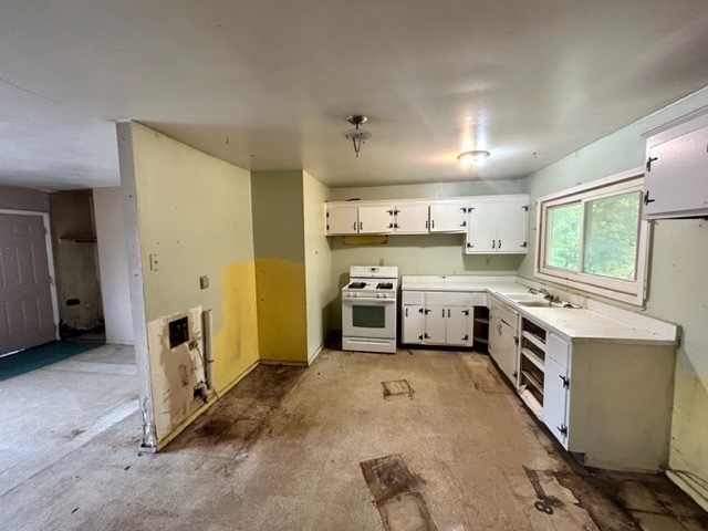 3944 Mitthoeffer Road Indianapolis, IN 46235 - Photo 4 of 10 Gallery Image 4