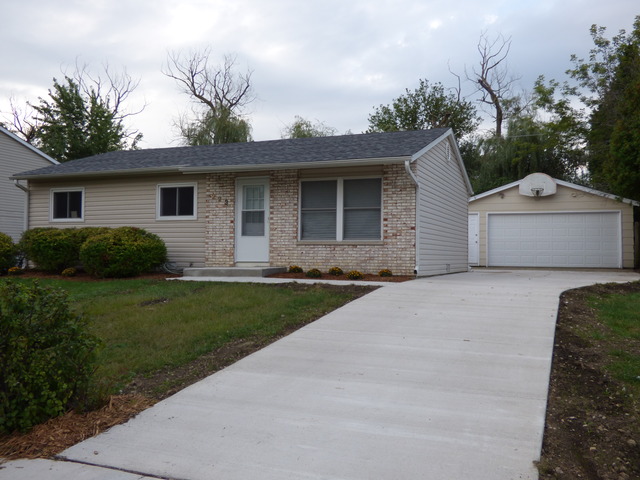 223 Riverside Drive Bolingbrook, IL 60440 - Photo 2 of 18