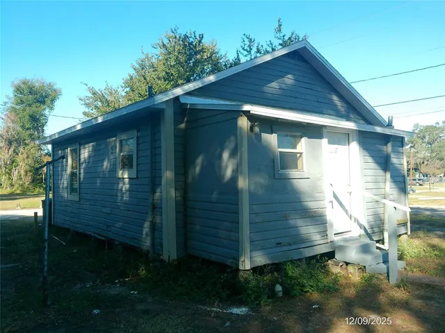 a view of backyard with plants